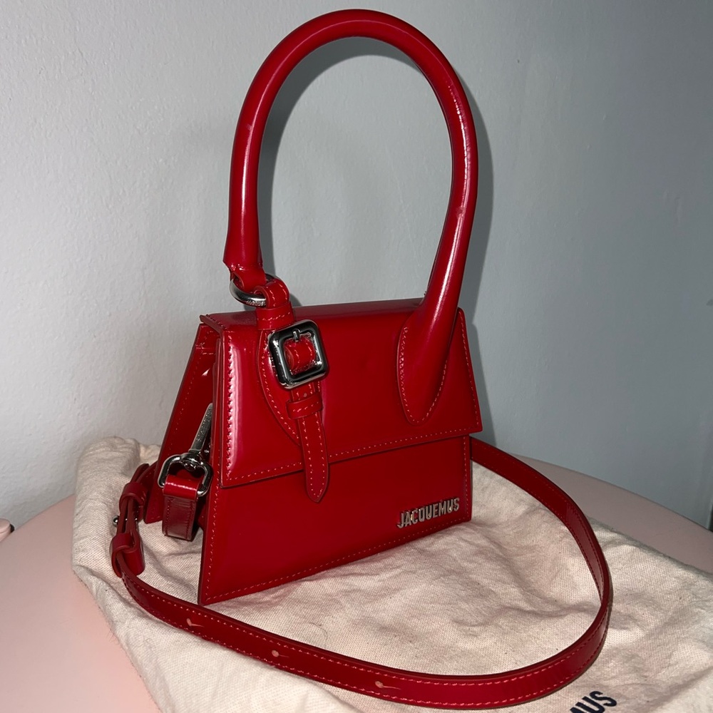 JACQUEMUS - Le Chiquito Moyen Boucle Signature Buckled Handbag in Red